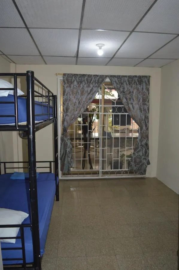 Отель Casa Michael Гуаякиль 2*,  Эквадор